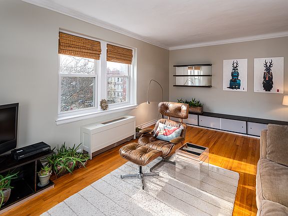 132 Woodside Green