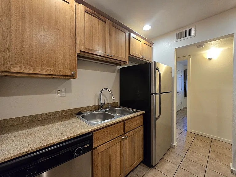 601 W San Mateo Rd #124 — Photo 7
