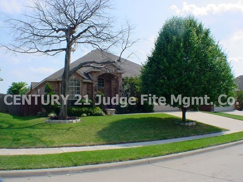 Welcome to 528 Pinnacle Drive!