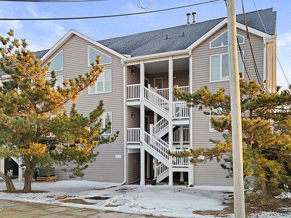 3rd image of 103 23rd Avenue #11