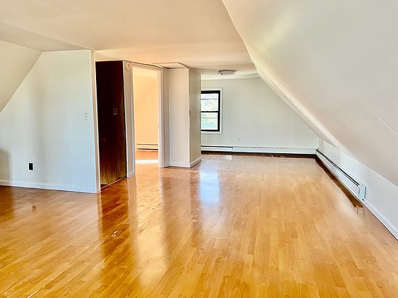 3rd image of 14947 Delaware Ave Floor 2