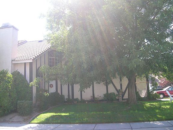 2nd image of 105 Eaton Ct
