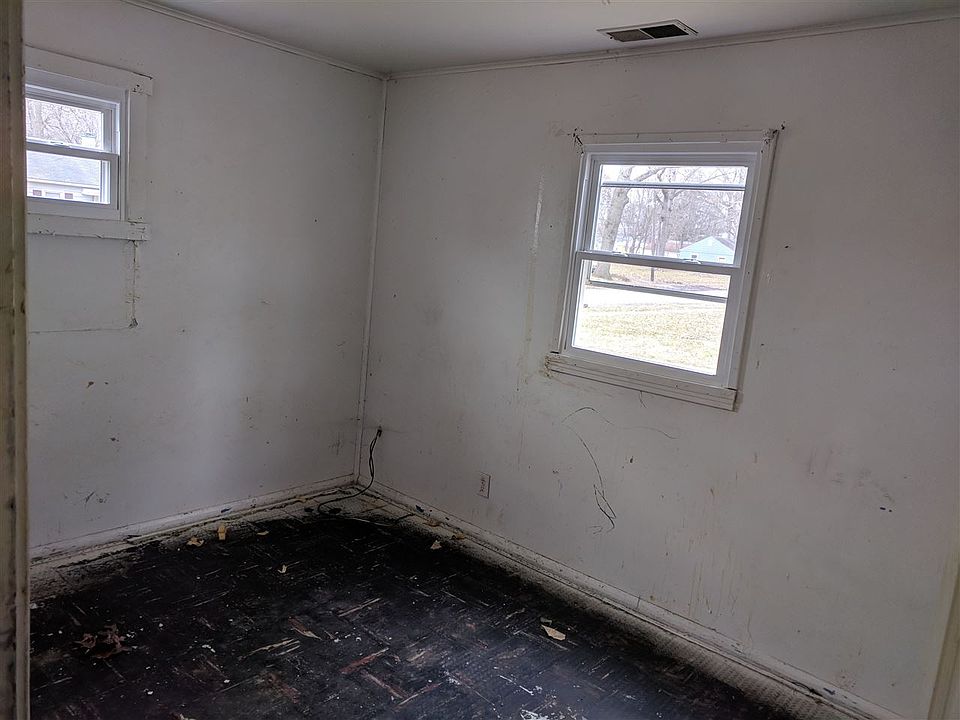 2nd image of 4105 Oliver St