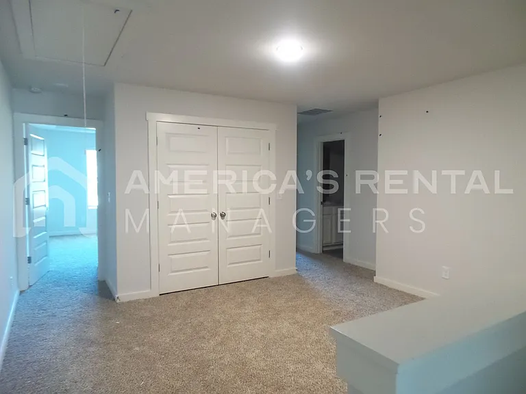 152 The Heights Dr — Photo 9