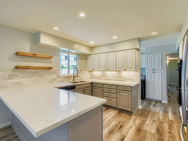 4020 E Earll Dr — Photo 6