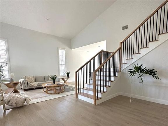 2nd image of 2556 Jardin Mnr #1