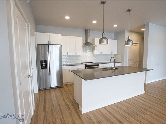 3rd image of 2222B Willow Dr Unit 43