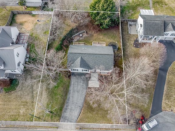 5th image of 403 Millwood Dr