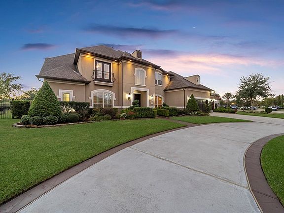 The Mediterranean style elevation and builder details are beautiful, and the manicured lawn and perfectly-kept lush landscaping add to the curb appeal of this stunning property.