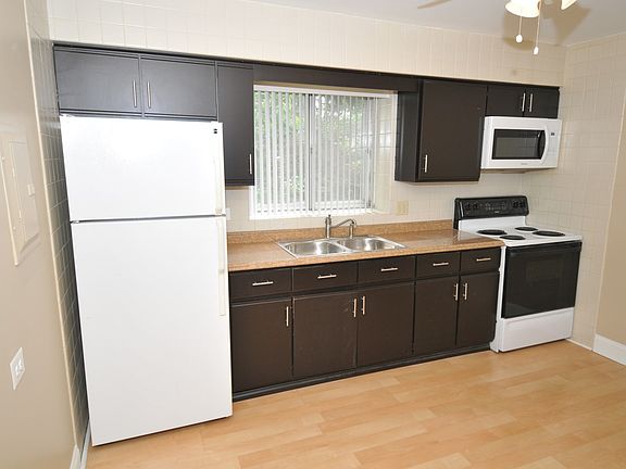 4th image of 34 N Main St APT 1N
