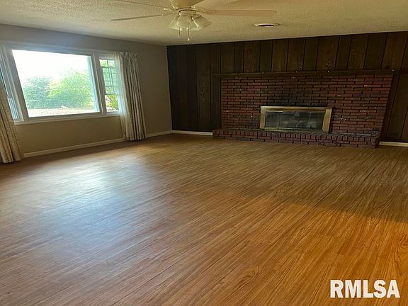 3rd image of 608 Briarwood Dr