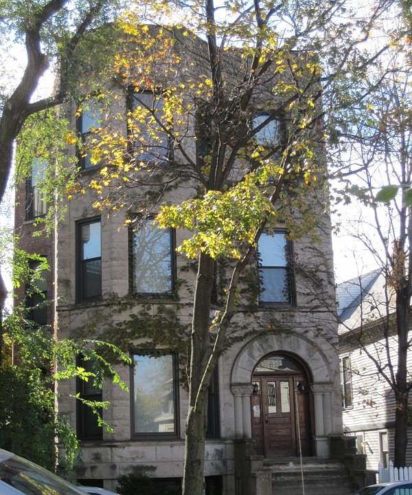 1st image of 1037 W Wellington Ave APT 3