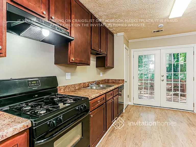 4821 Chapelle Ct — Photo 9