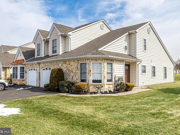 2nd image of 111 Grandview Dr