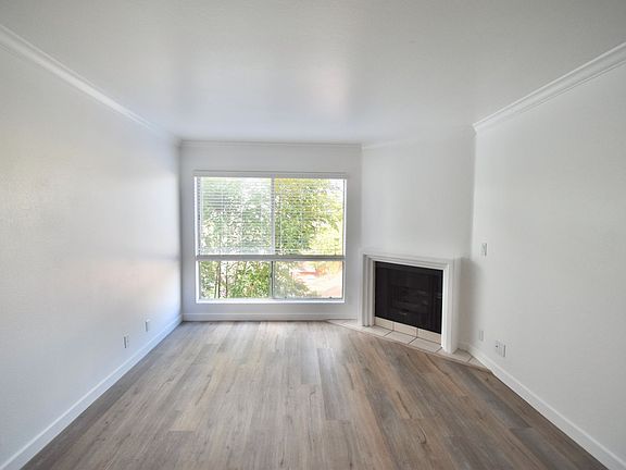 3rd image of 6041 Fulton Ave #205