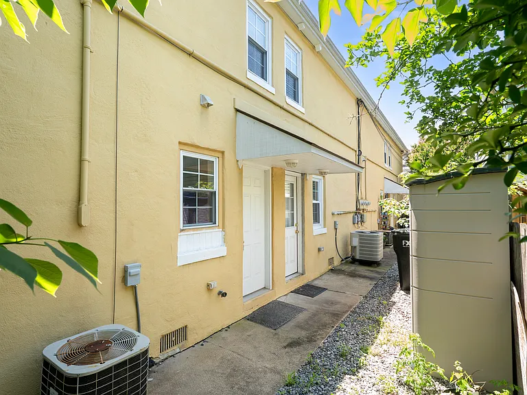 1115 Winchester St #D — Photo 27