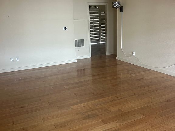 5th image of 7514 Girard Ave
