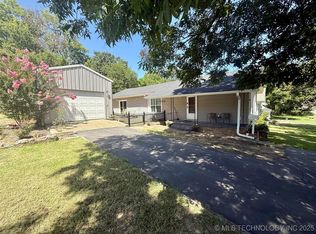 1018 W Merrick St, Henryetta, OK 74437