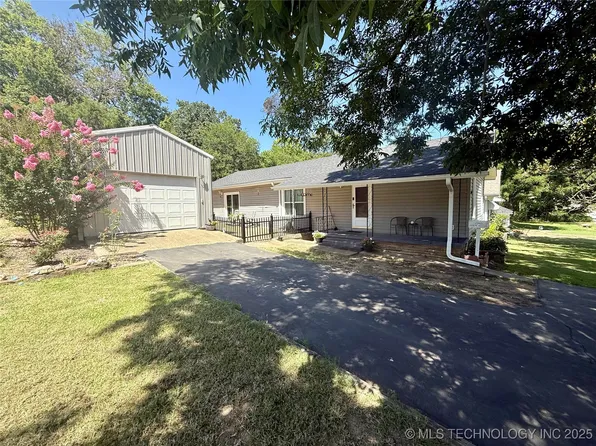 1018 W Merrick St, Henryetta, OK 74437