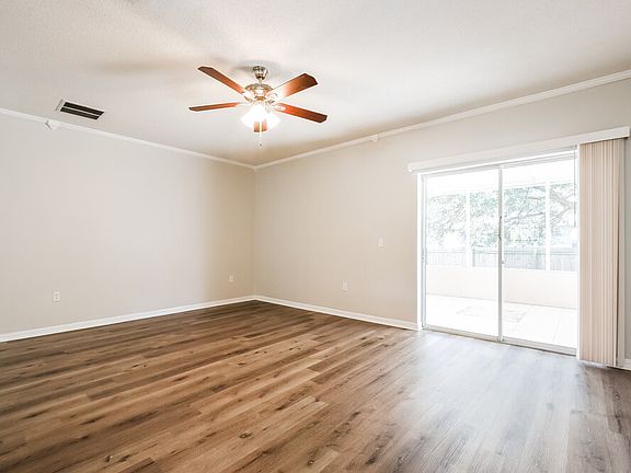 4th image of 986 Derbyshire Dr