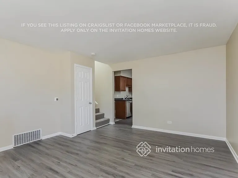 1694 Clifford St — Photo 7