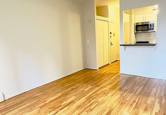 3rd image of 303 E 94th St APT 3L