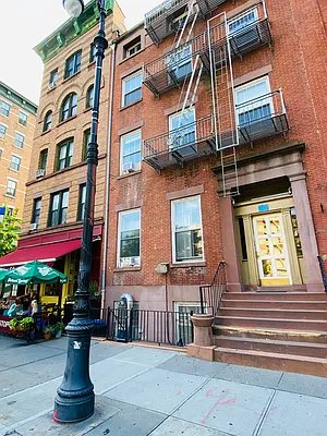 Rented by Compass | media 48