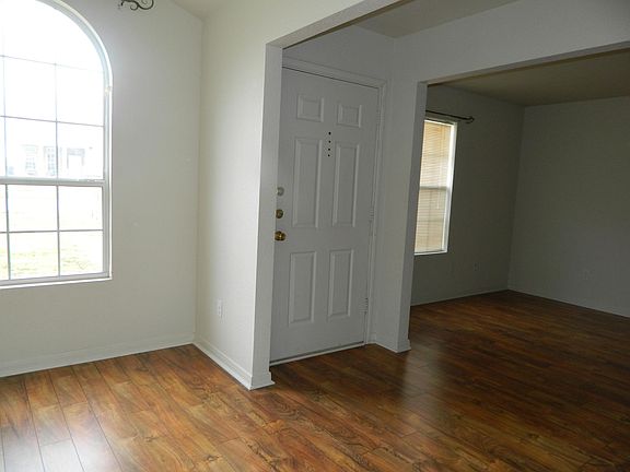 4th image of 4102 Rainlily St