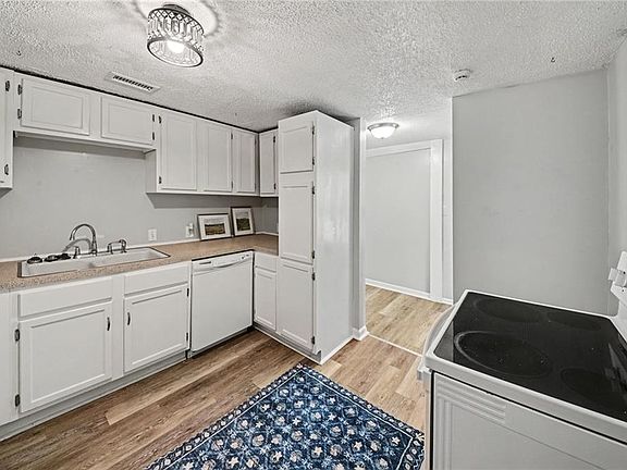 5th image of 6842 E 139th St
