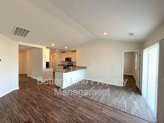 5th image of 397 Aubrey Woods Dr