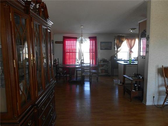 4th image of 373 Crowell Ln