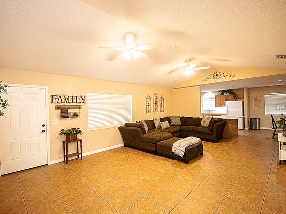 5th image of 1409 Oakwood Ln