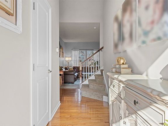 5th image of 86 Kensington Dr