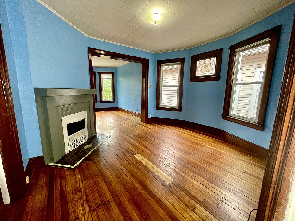 1st image of 29 Woodside Ave Floor 2