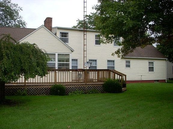 3rd image of 675 Christopher Dr