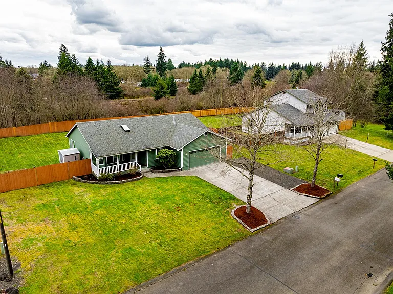 3840 Oxford Loop SE — Photo 3