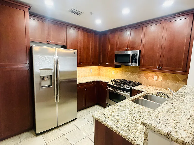 2305 Edgewater Dr — Photo 9