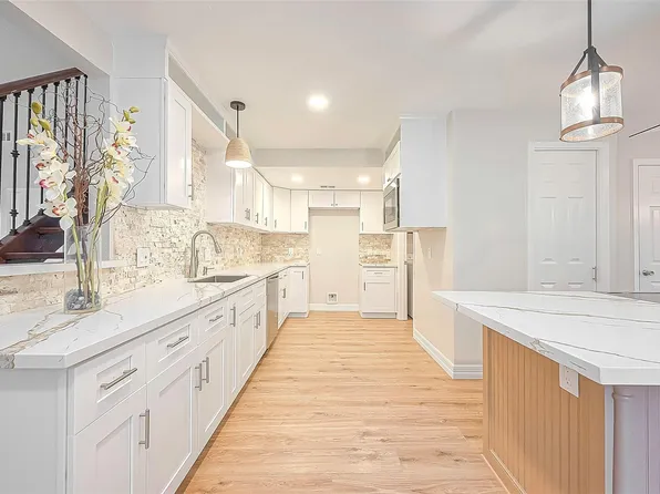 2446 Long Reach Dr, Sugar Land, TX 77478