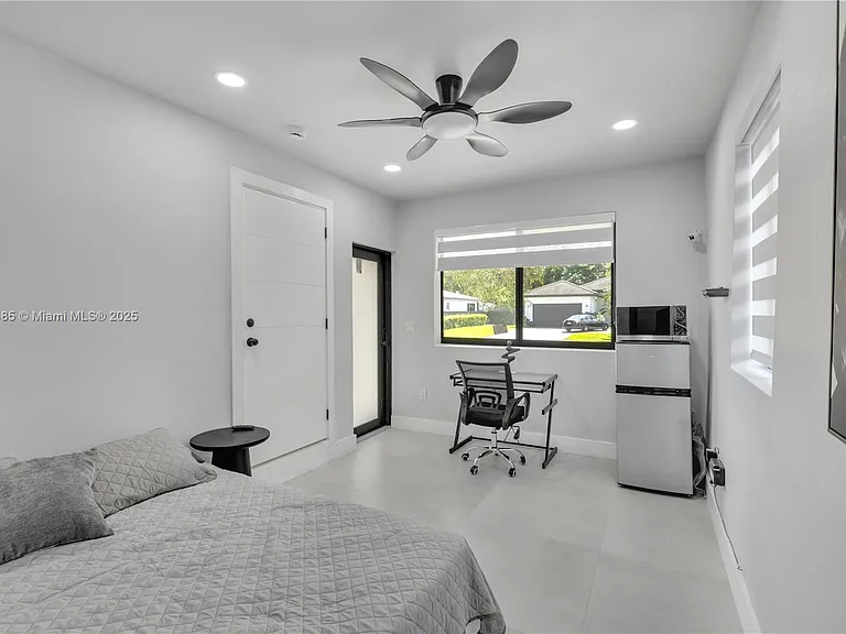 6021 SW 19th St — Photo 17