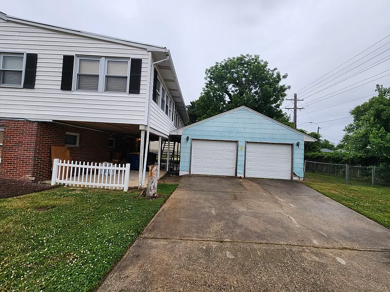874 Paul St — Photo 10