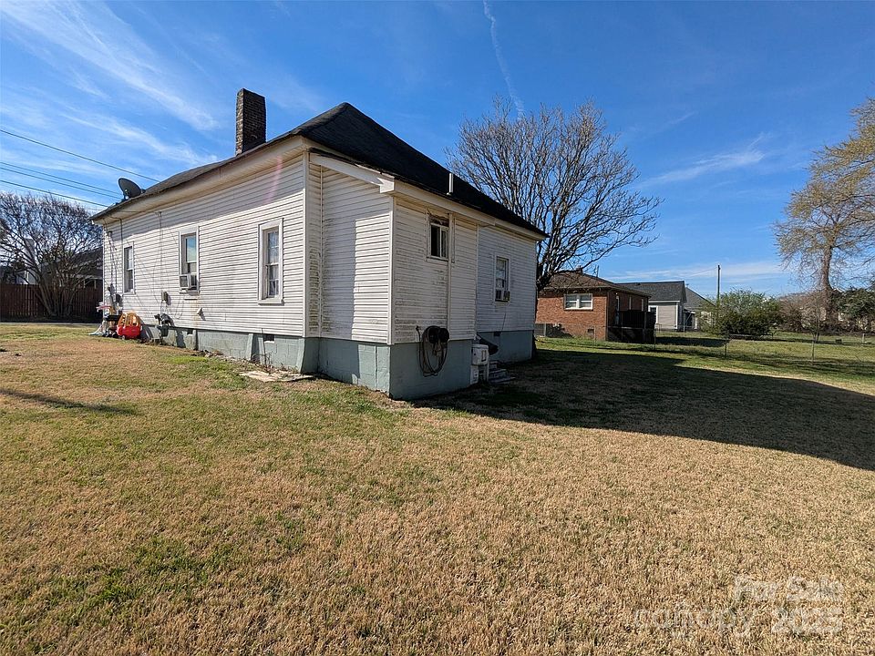 2nd image of 1908 Flint Ln