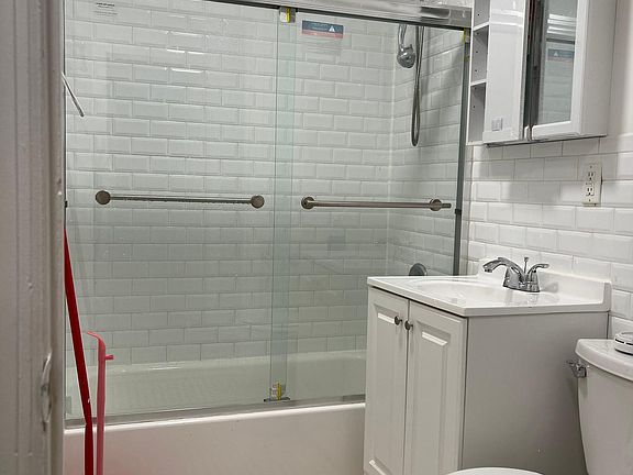 2nd image of 2025 Daly Ave APT 1