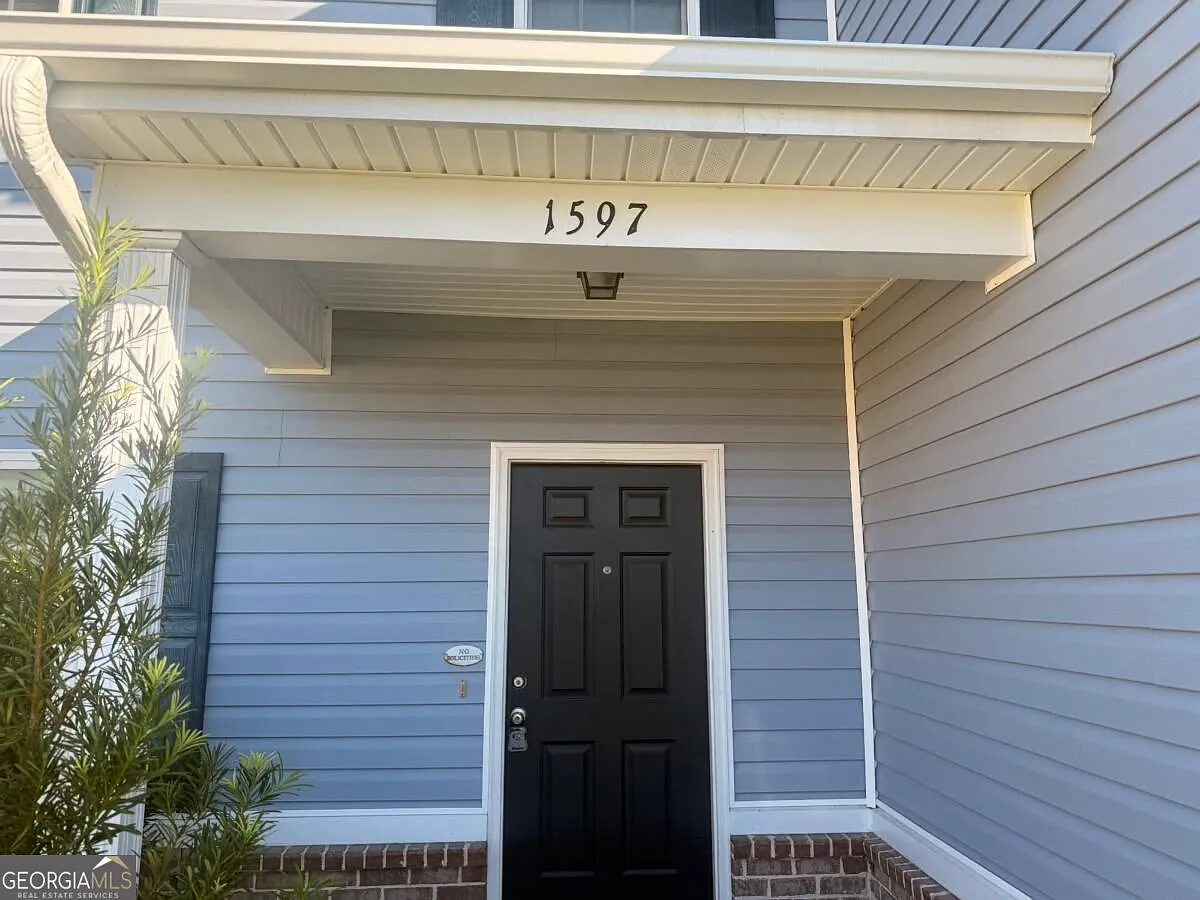 4 bed, 2.5 bath, 1930 sqft, $2,150 — Photo 4