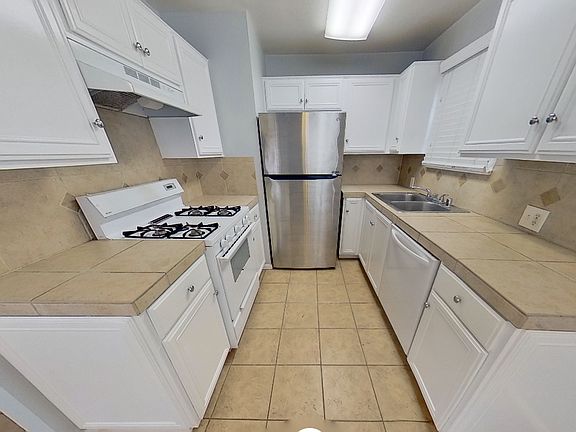 5th image of 104 15th St APT 2
