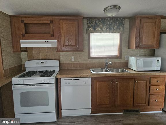 4th image of 6 McKinley Dr