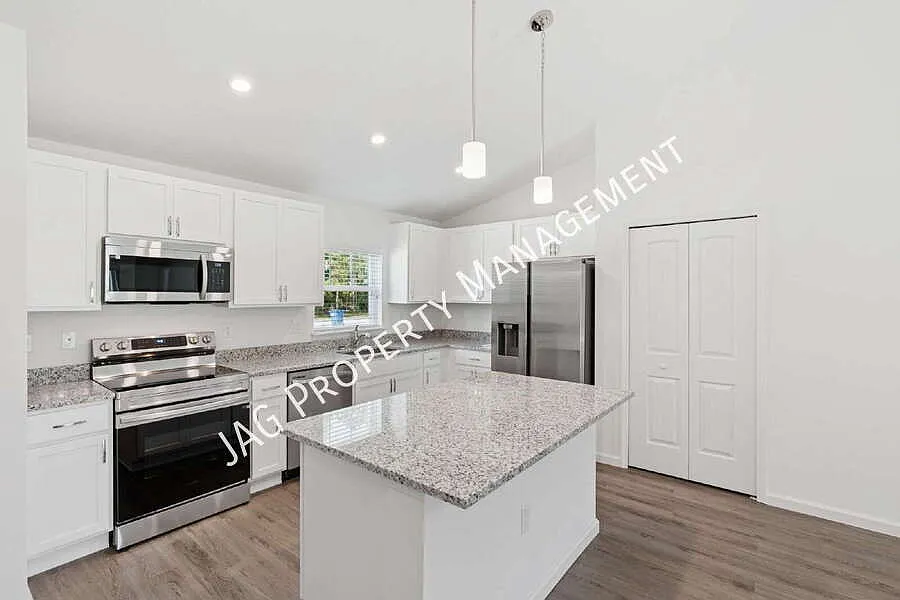 "Spacious 4-Bedroom Oasis with 2 Baths in Prime Palm Bay Location 1,650 Sq Ft of Comfort!" — Photo 2