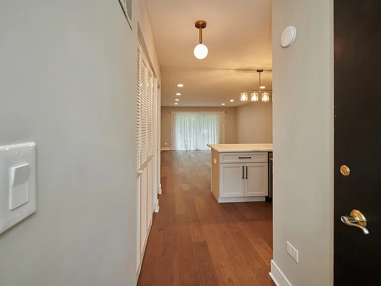 7074 N Ridge Blvd #1E — Photo 15
