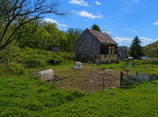 16047 Fry Dr, Cazenovia, WI 53924