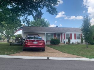 1001 Dauphine Ln, Ballwin, MO 63011