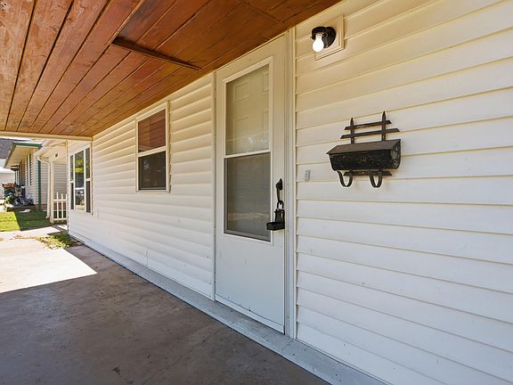 3rd image of 304 N Lincoln Avenue